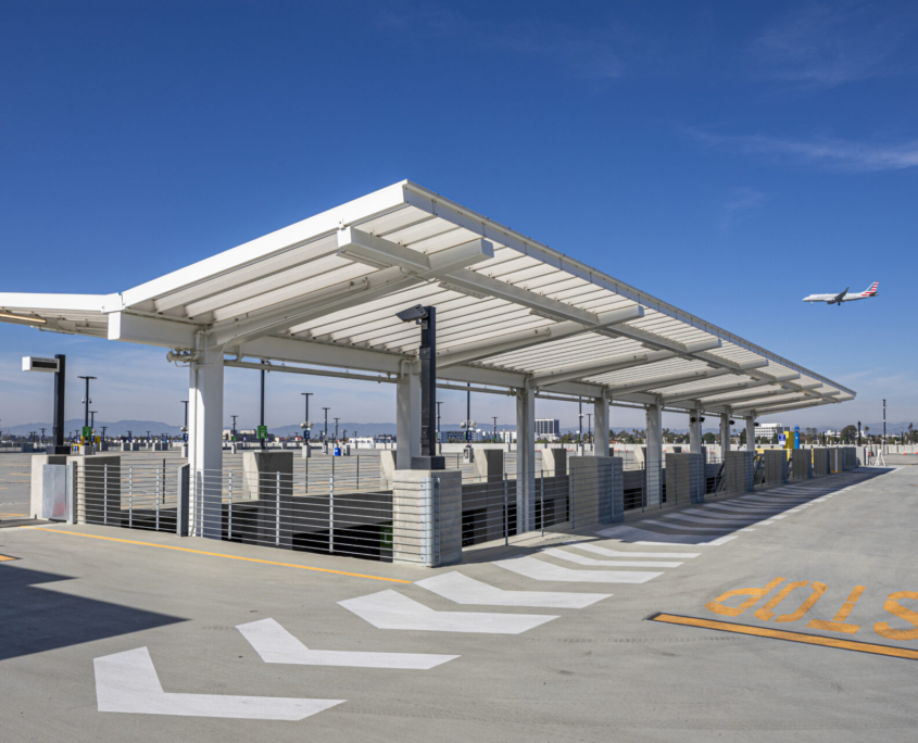 LOS ANGELES INTERNATIONAL AIRPORT ECONOMY PARKING STRUCTURE - Swinerton